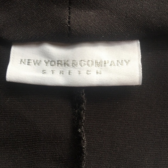 NEW York and Co stretch romper with pockets - Picture 8 of 8